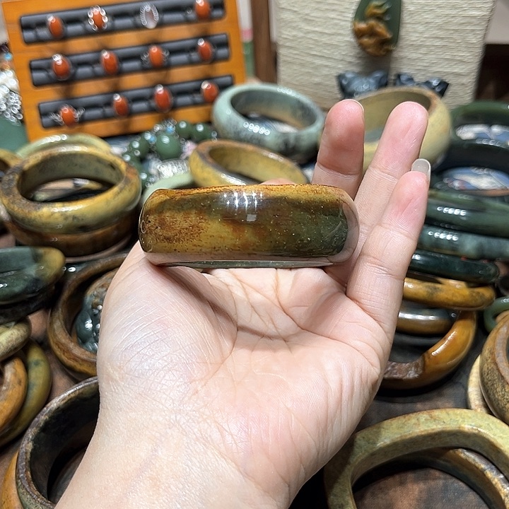 岫岩河磨玉（透闪石质玉）手镯未镶嵌?****?