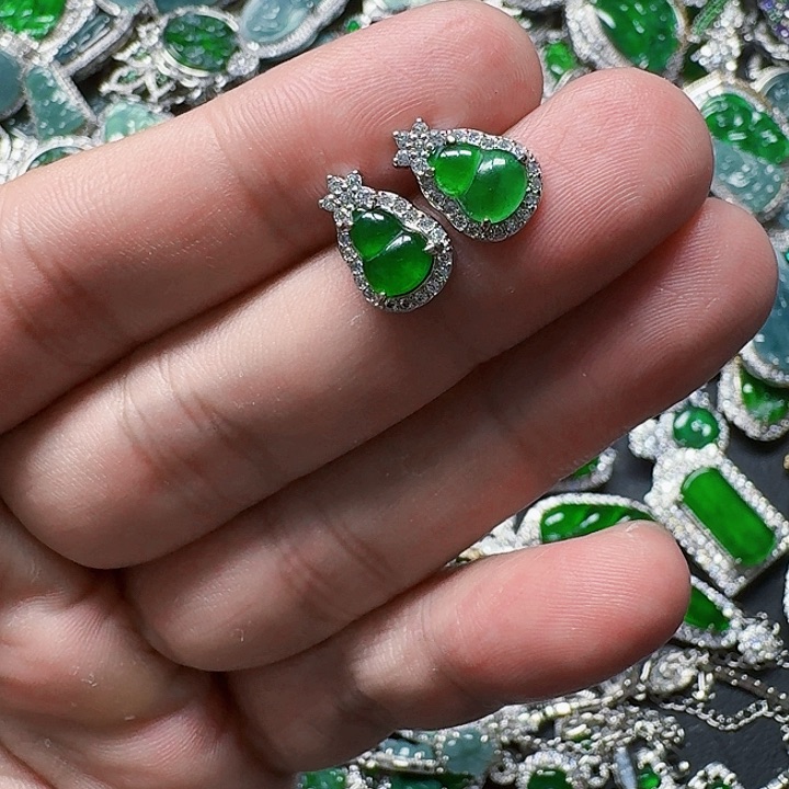 翡翠颈饰未镶嵌天然A货翡翠放漏