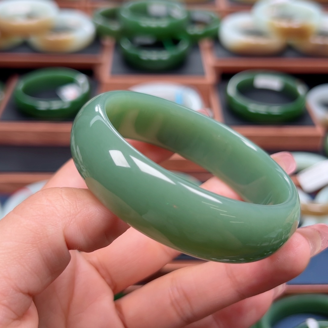未镶嵌手镯和田玉（碧玉）