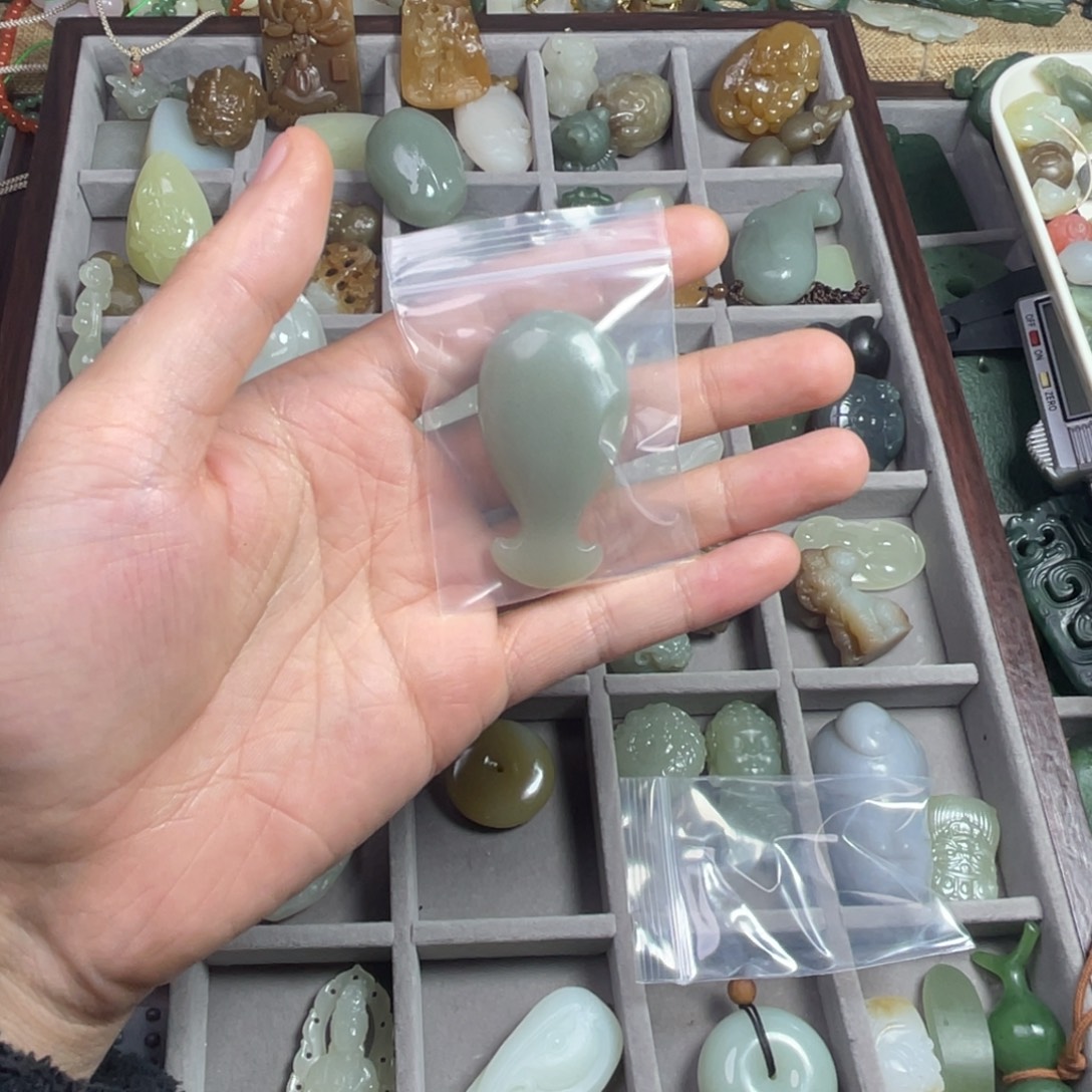 七****和田玉未镶嵌颈饰