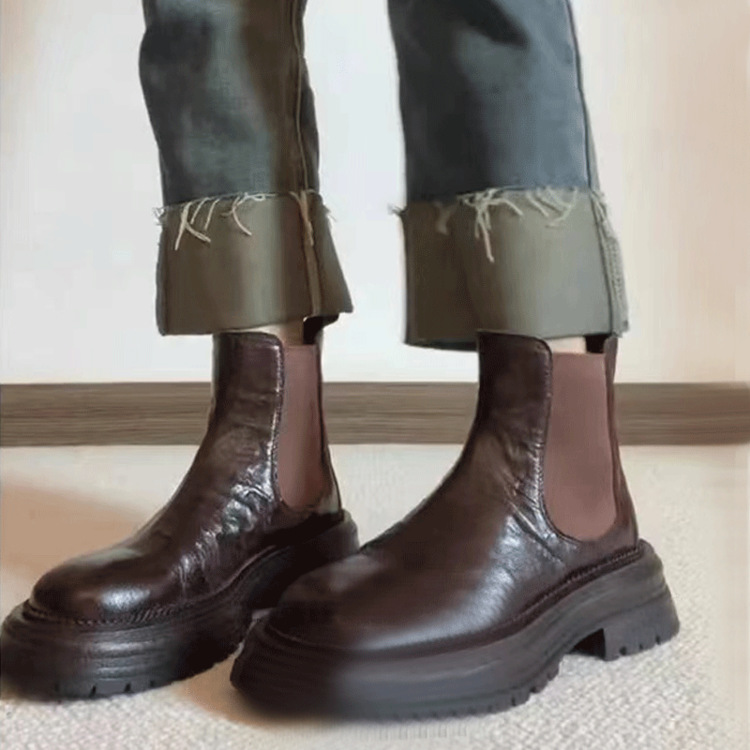 2024冬新款绅褶皱复古短靴女黑色显瘦厚底切尔西靴烟筒靴子马丁靴