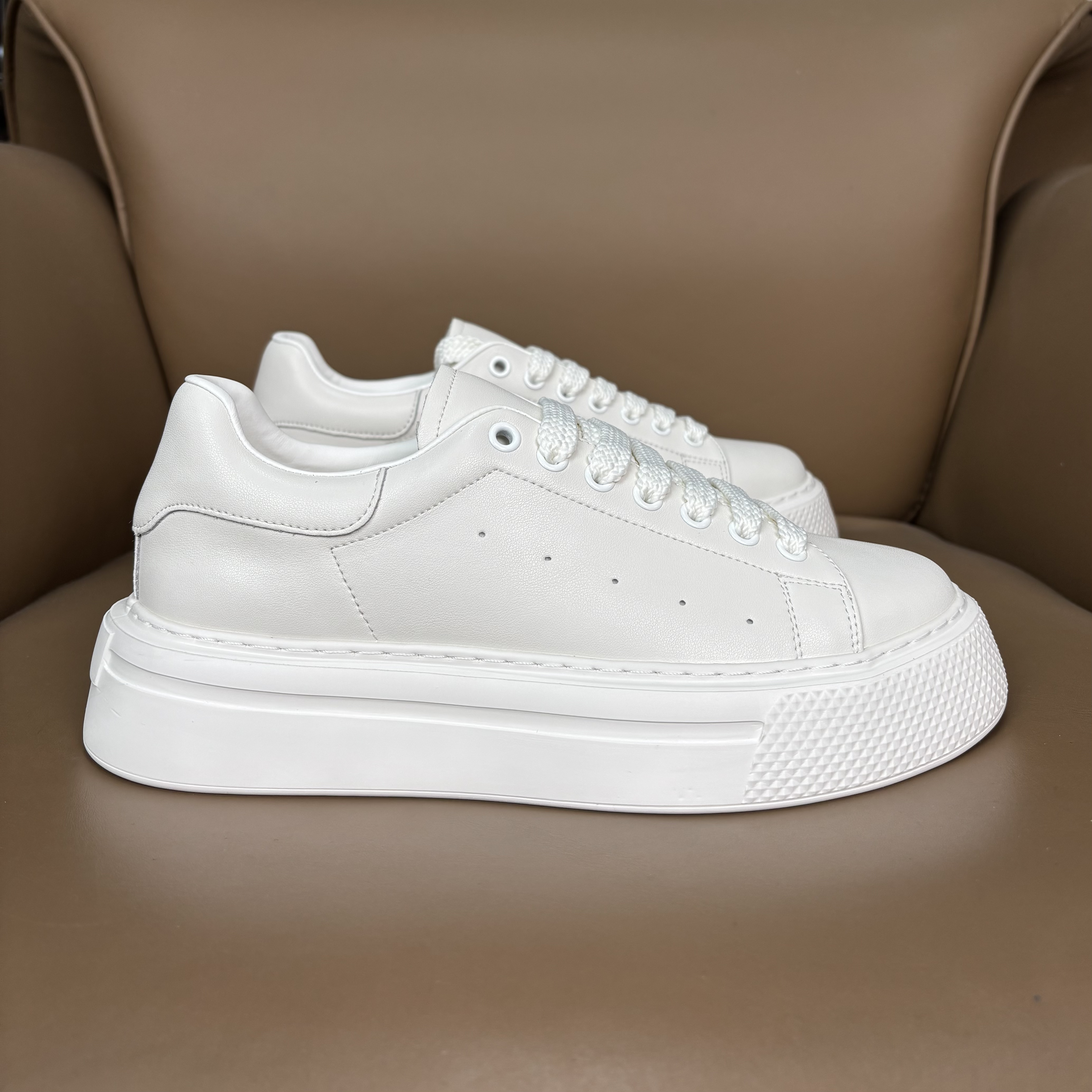 春季新款男款小白鞋男士百搭板鞋发泡底时尚休闲鞋厚底增高鞋子