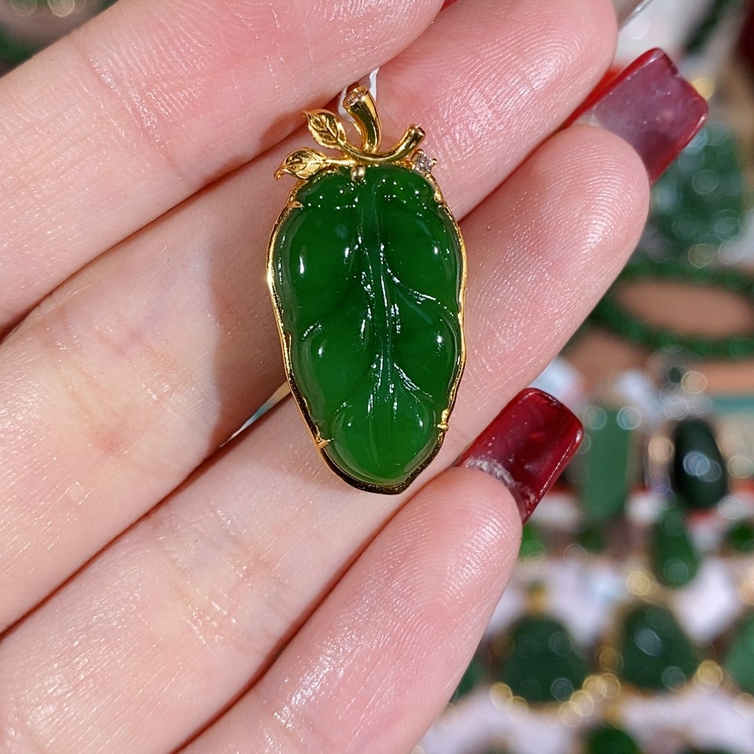 和田玉（碧玉）珠宝首饰18K金镶嵌