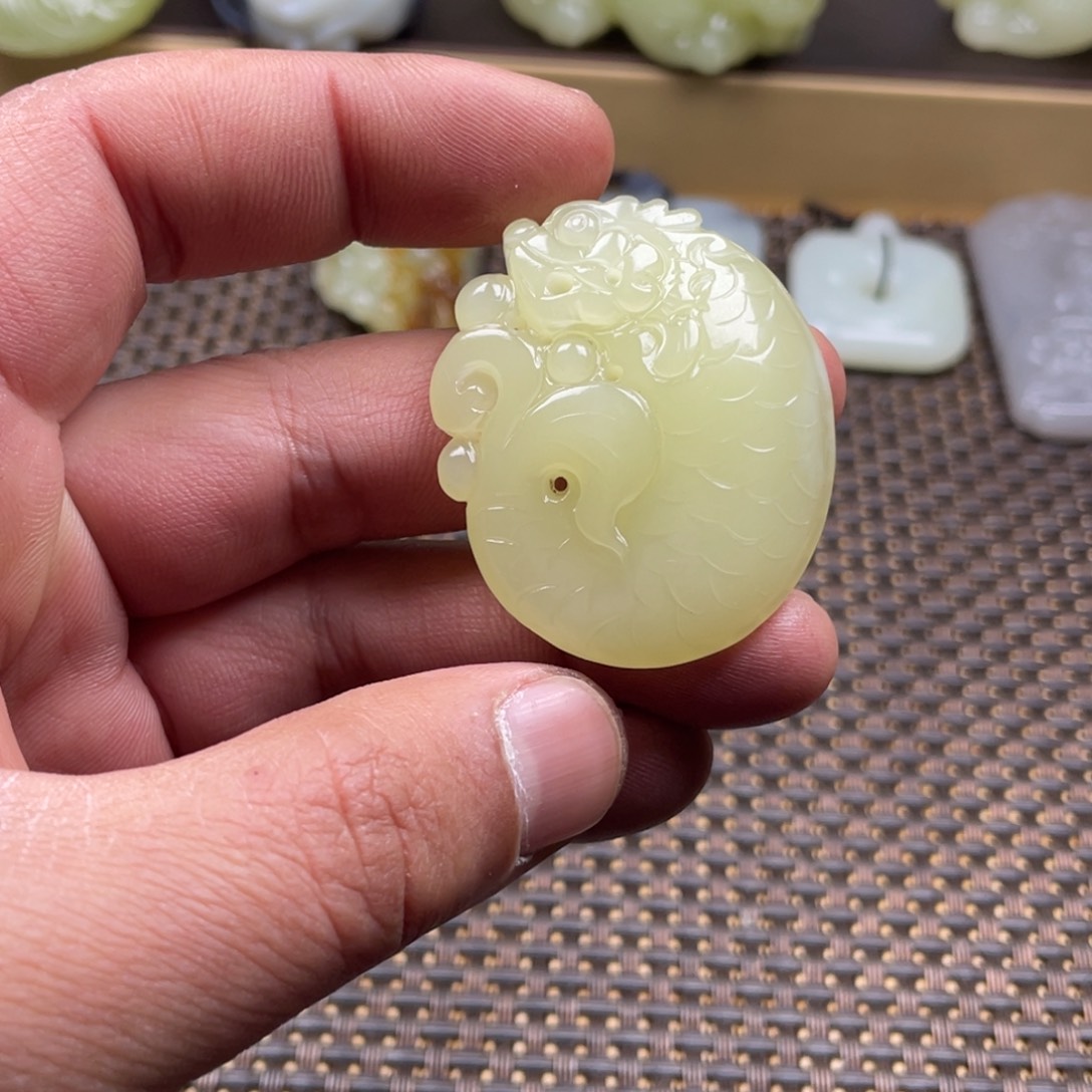 和田玉未镶嵌颈饰