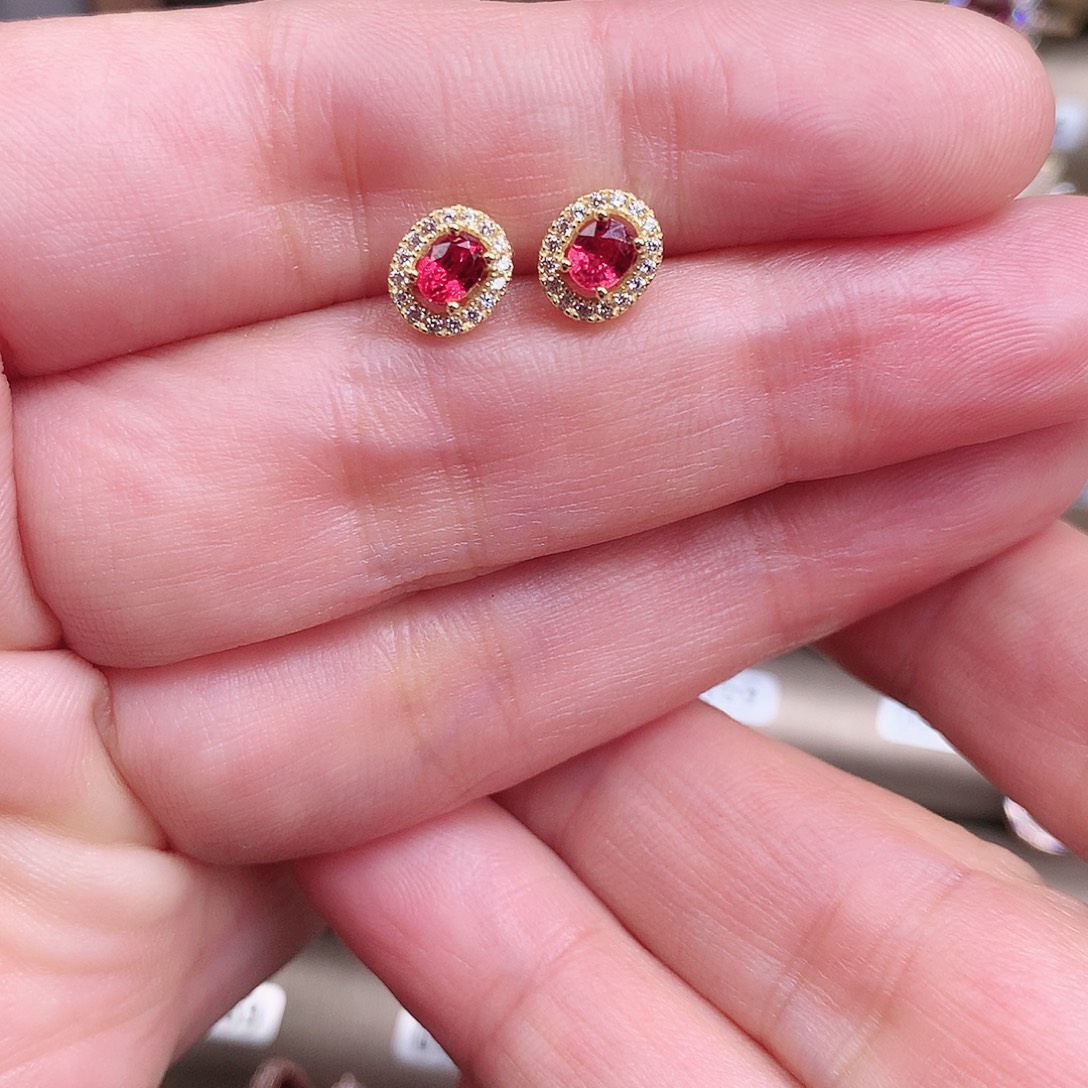 啊***啊银S925镶嵌耳饰蓝宝石