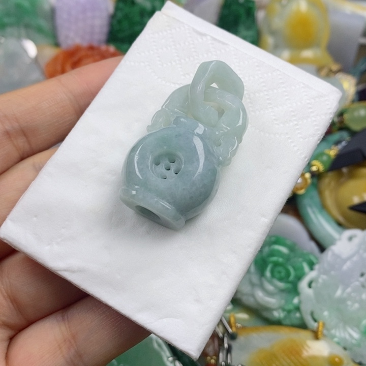 翡翠吊坠(赠链)未镶嵌