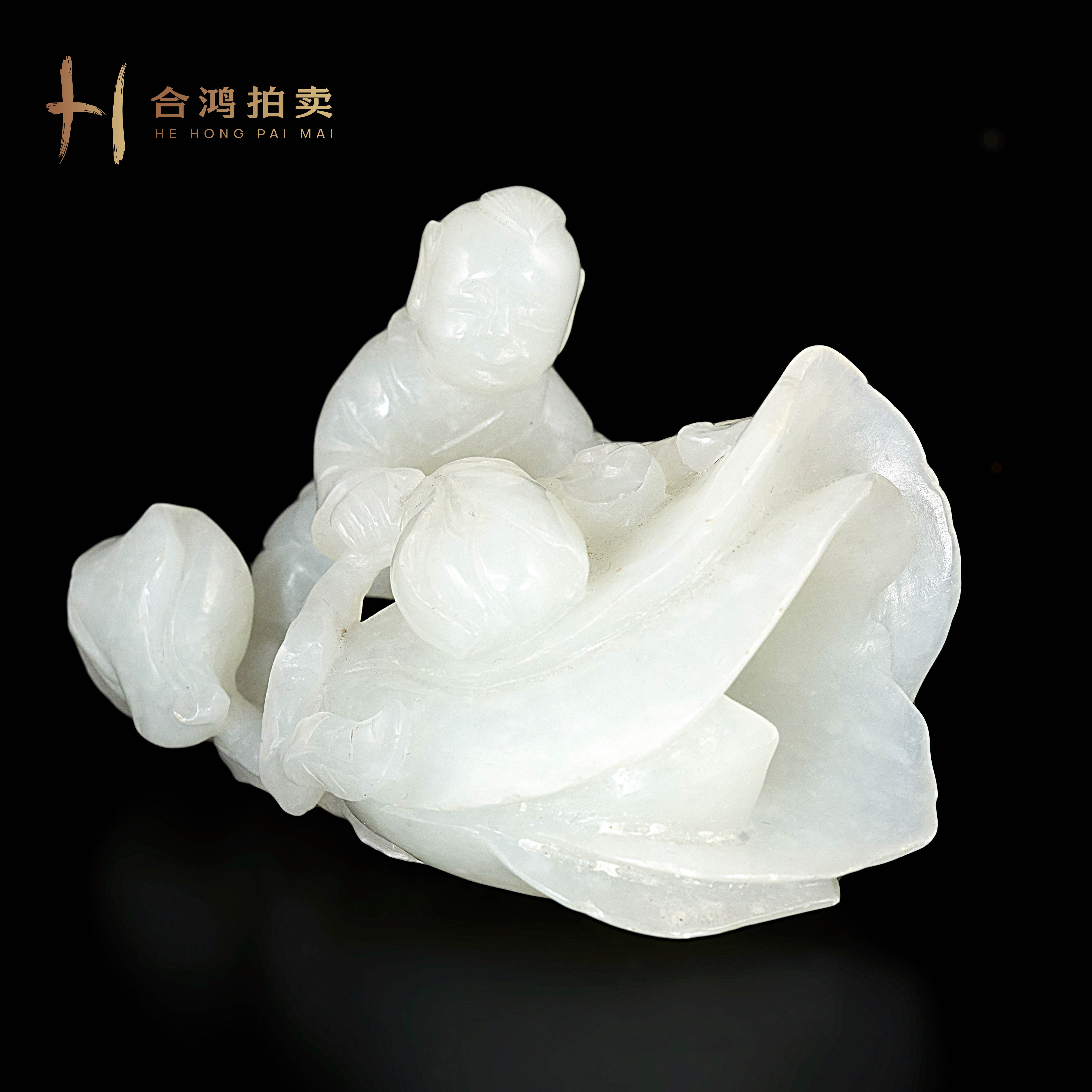 B111 清代 白玉透雕玉兰童子摆件