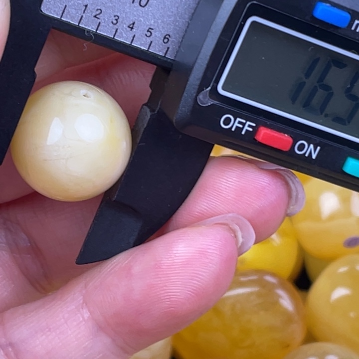 蜜蜡未镶嵌裸石微瑕274