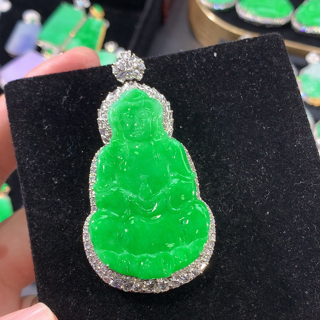 翡翠18K金镶嵌颈饰