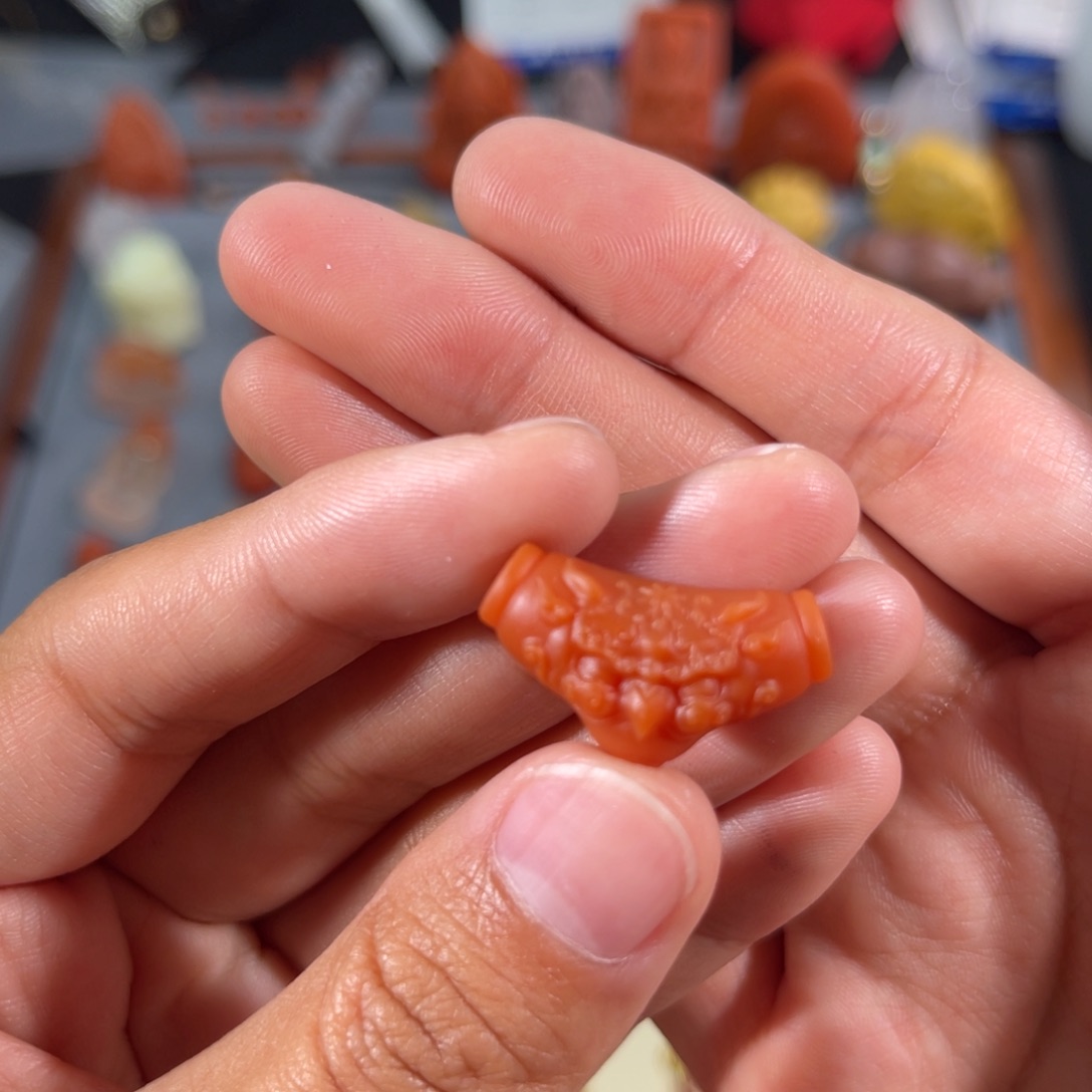 南红玛瑙官坡大鹏鸟三通未镶嵌淬**棘