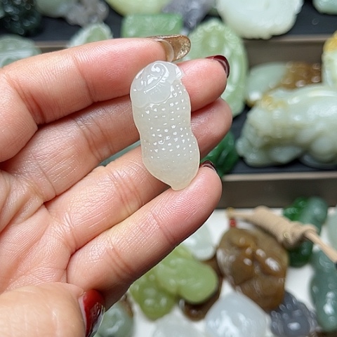 和田玉颈饰未镶嵌龍**人