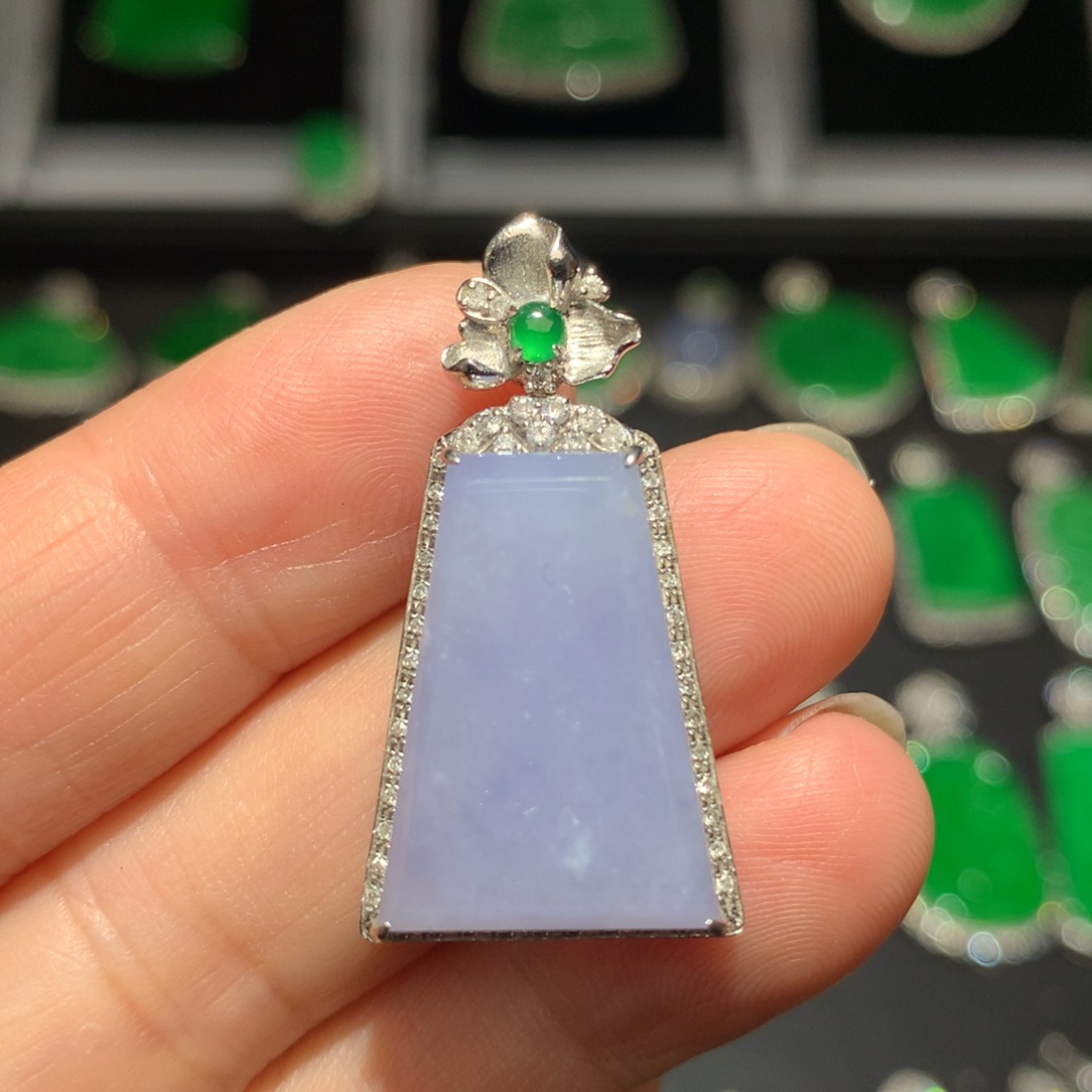 翡翠颈饰18K金镶嵌翡翠