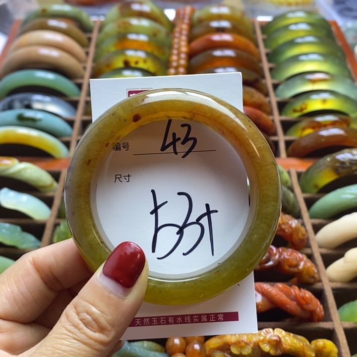 蛇纹石玉手镯未镶嵌