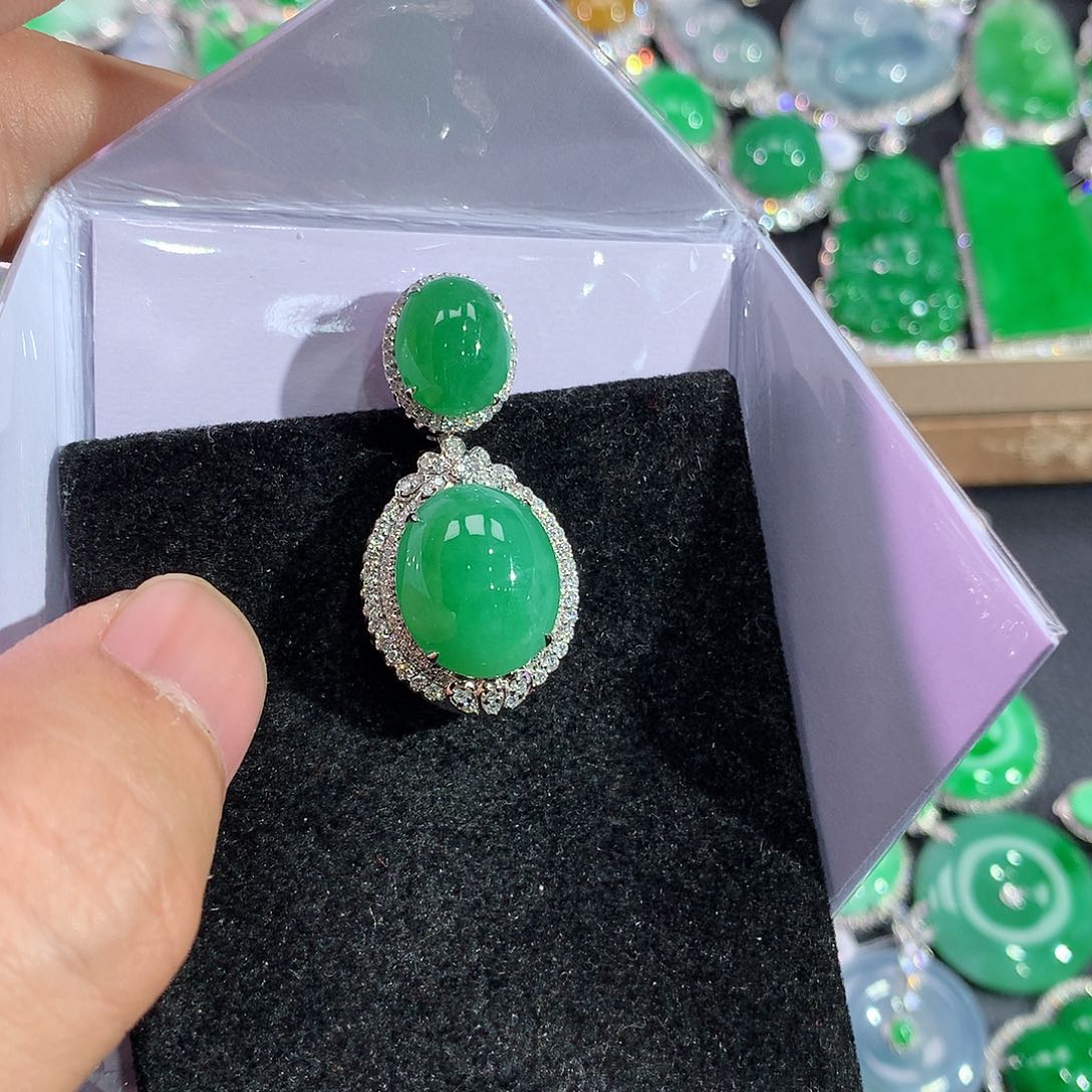 翡翠吊坠(赠链)18K金镶嵌