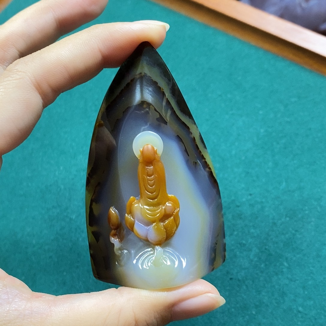 荣***2玛瑙/玉髓未镶嵌颈饰