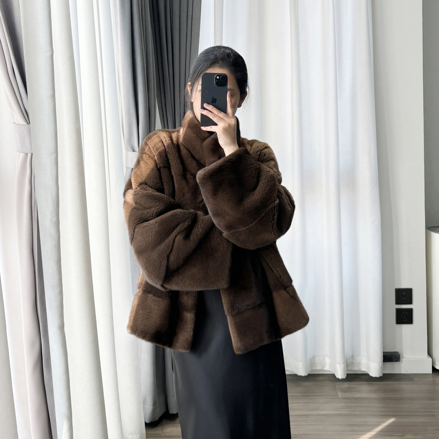 2025年新款曼城故事立领横排塔式微弧袖脊子靠坎水貂皮草女新款