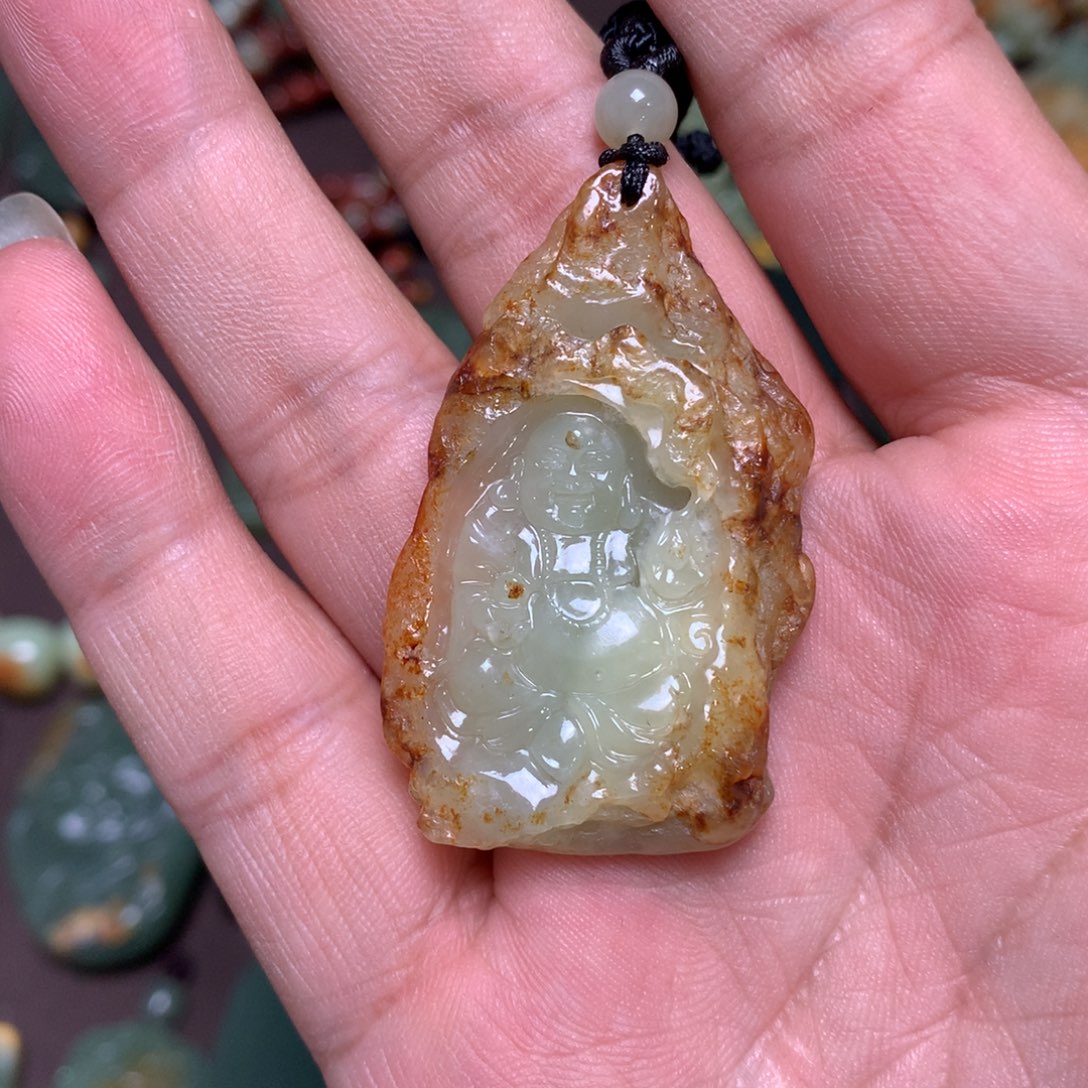 乌****岫岩河磨玉（透闪石质玉）未镶嵌颈饰