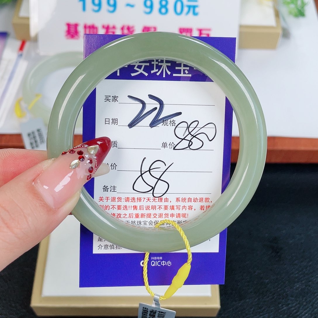和田玉手镯未镶嵌