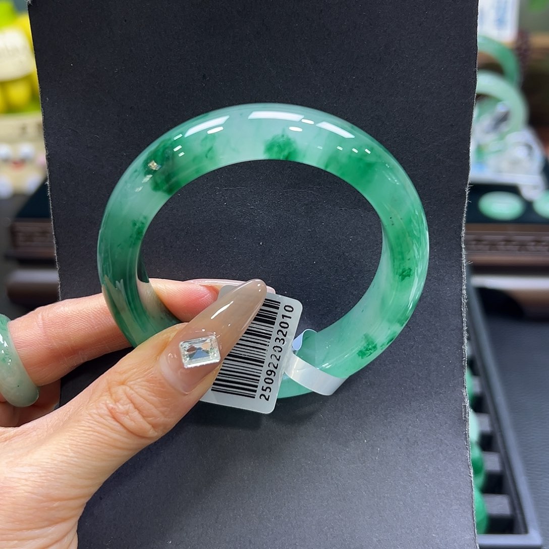 石英质玉（非洲翠）未镶嵌手镯56-57