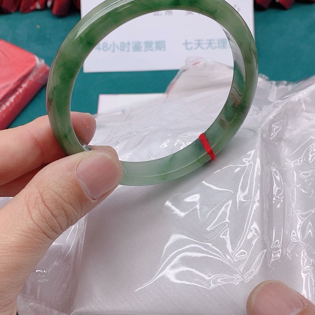 翡翠手镯未镶嵌@*河377777777