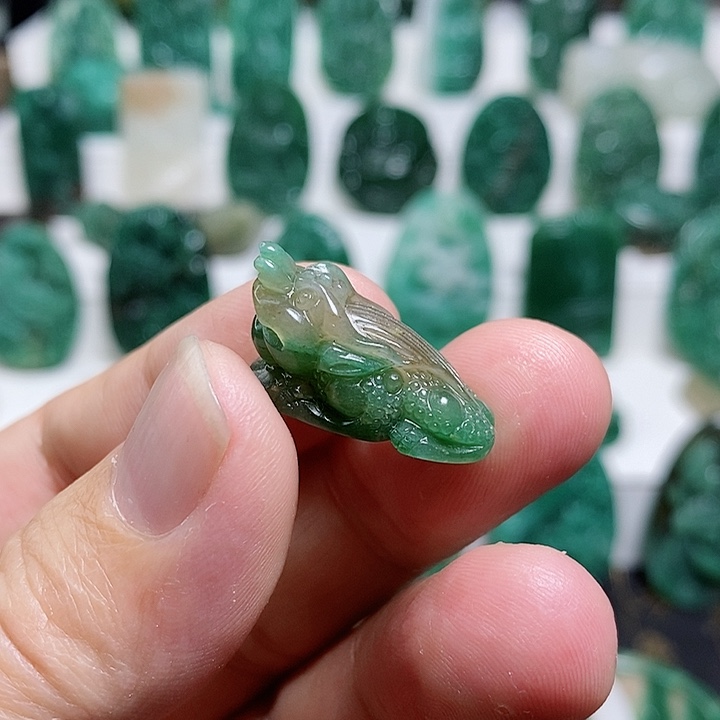 未镶嵌独山玉颈饰