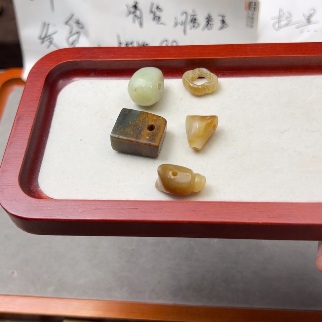 *****岫岩河磨玉（透闪石质玉）未镶嵌颈饰