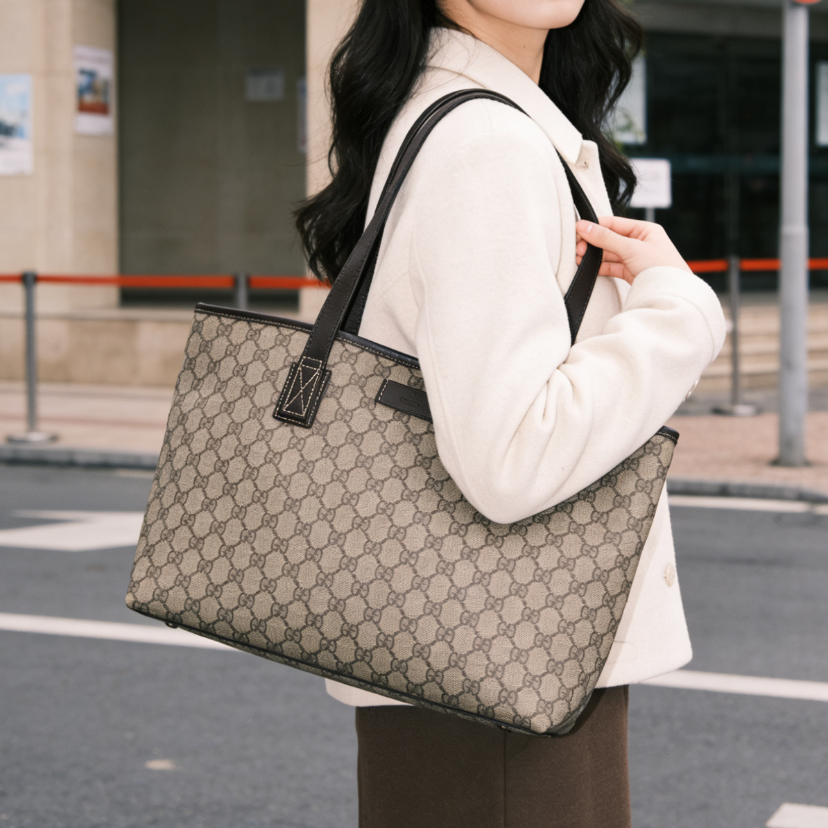 95新 GUCCI/古驰 老花pvc黑色购物袋11101072