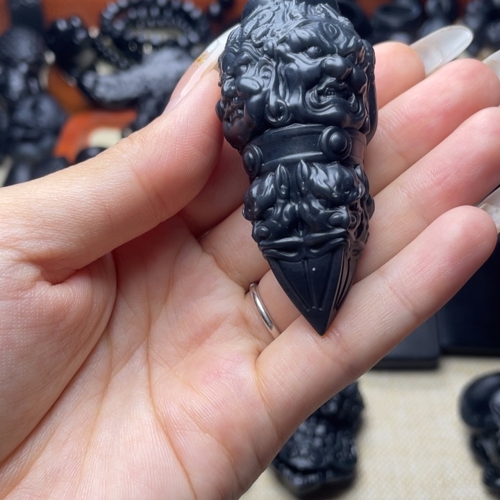 和田玉未镶嵌把件