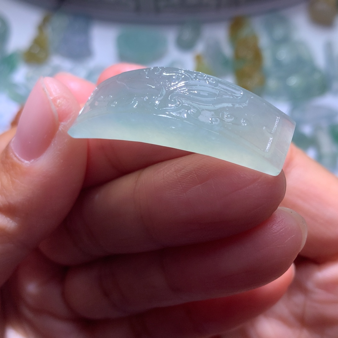 定制翡翠未镶嵌手牌