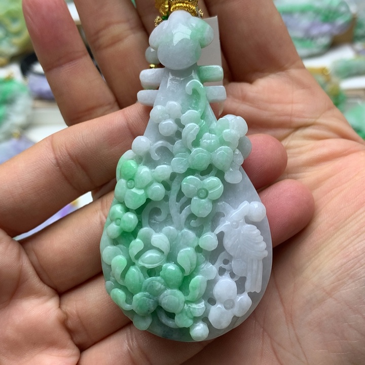 翡翠颈饰未镶嵌翡翠