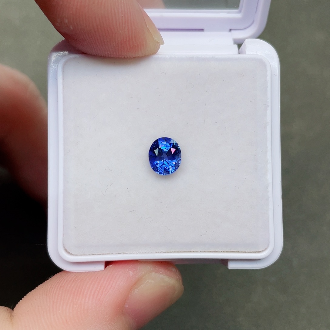 蓝宝石裸石未镶嵌1.15克拉皇家蓝AIGS证书璀璨