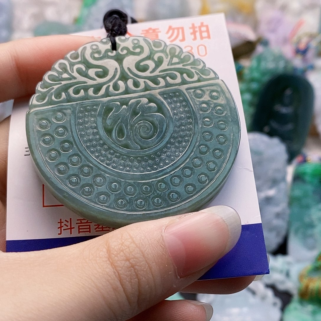 吊坠(不含链)未镶嵌翡翠