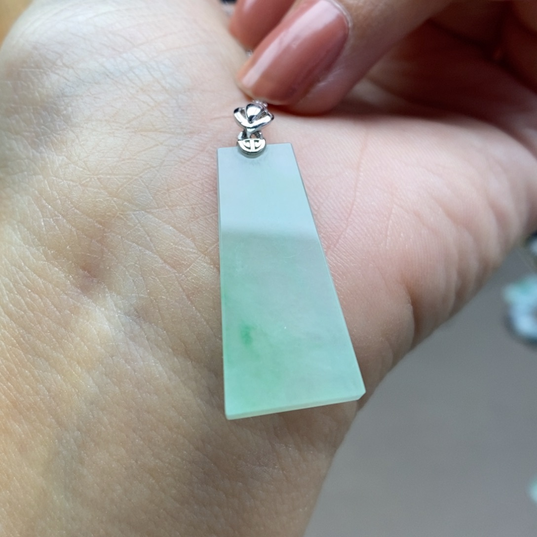 翡翠18K金镶嵌颈饰吊坠31