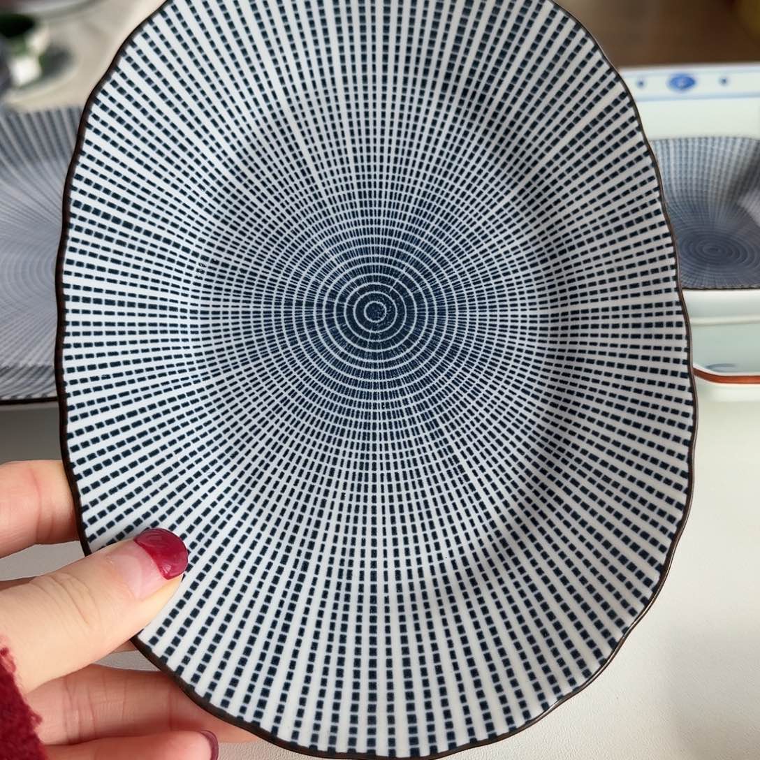 瓷片蓝十草19.8厘米椭圆盘