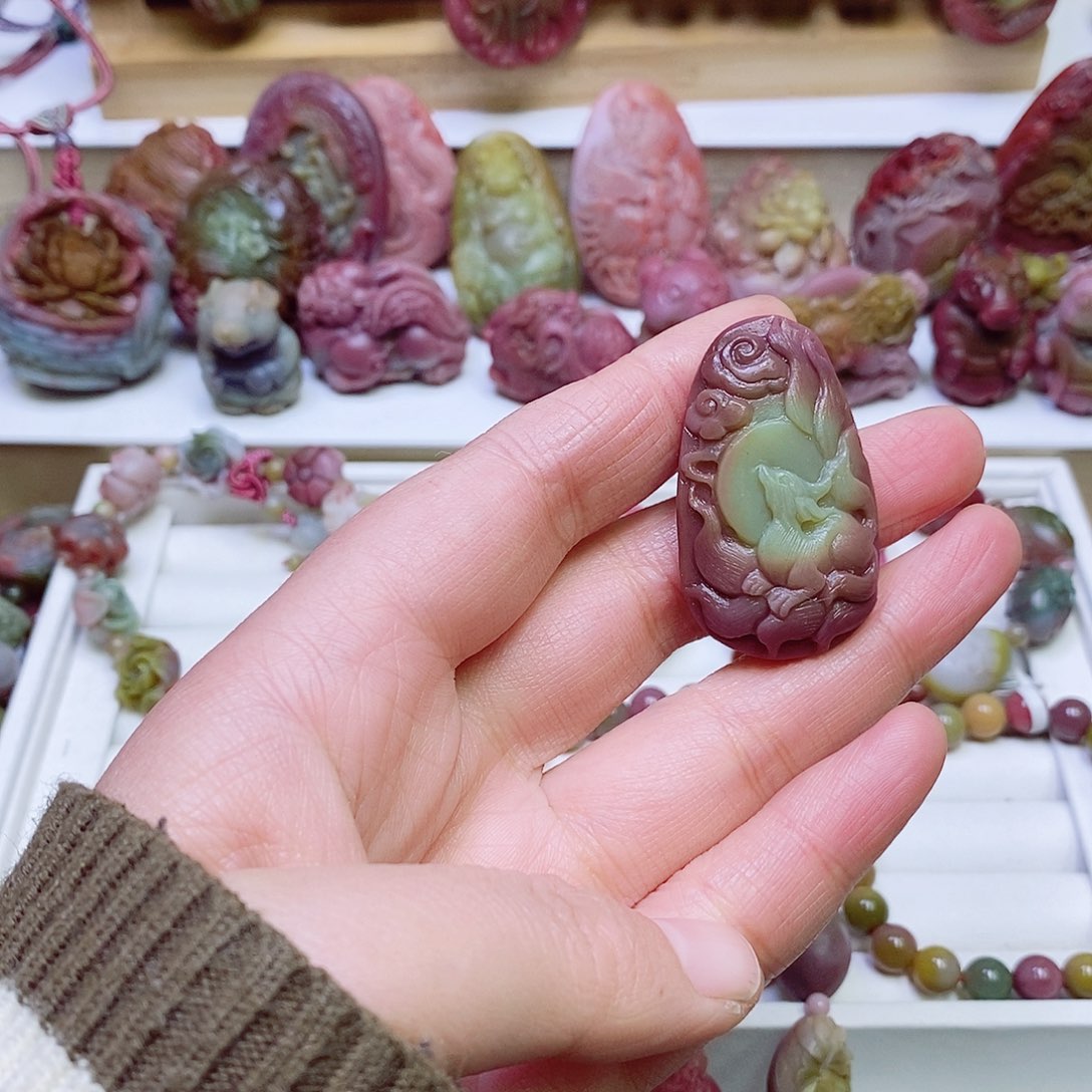 玛瑙/玉髓盐源玛瑙吊坠未镶嵌