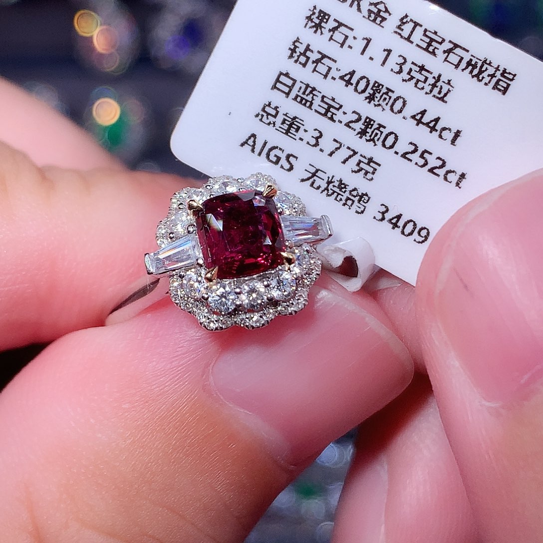 戒指18K金镶嵌红宝石