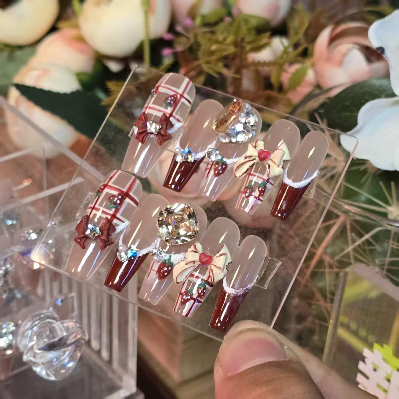 草莓蛋糕丶锆石(锆石)丶纯手工穿戴甲