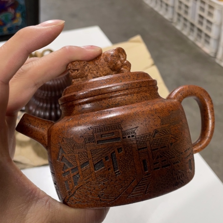 老厂紫砂壶一件。