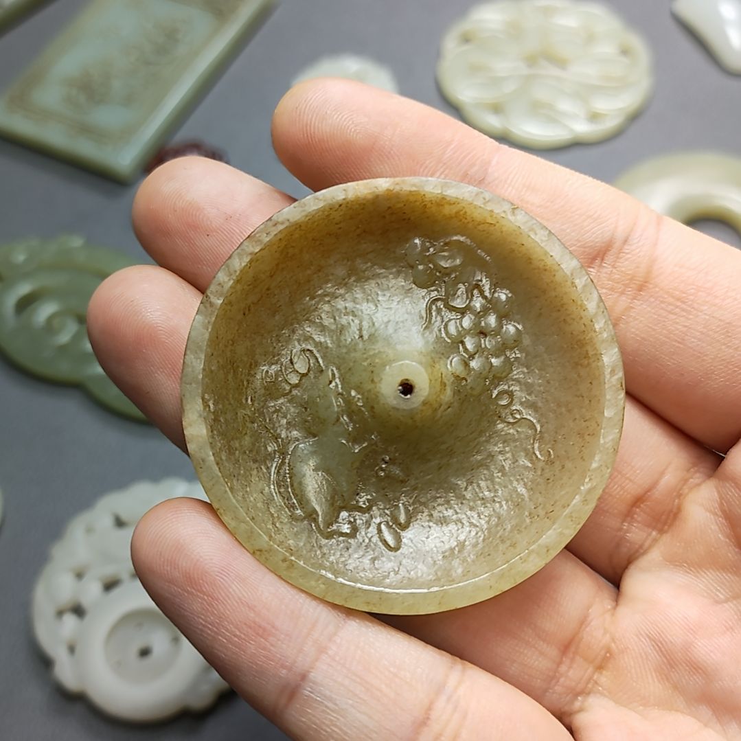 悲***渡和田玉未镶嵌颈饰