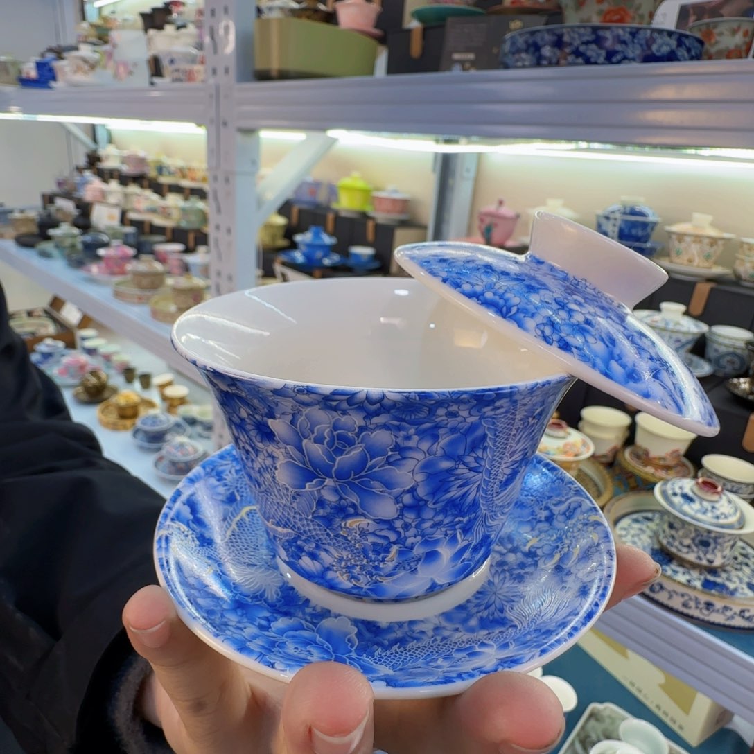 当代艺术家辞典等多部著作