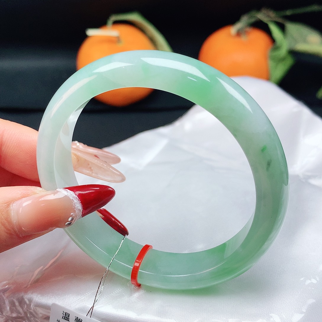 翡翠手镯未镶嵌58圈