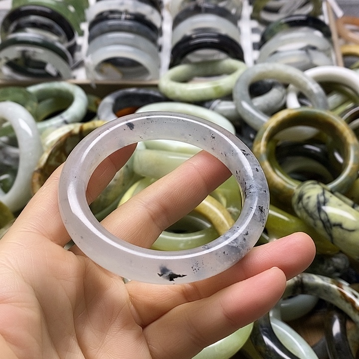 蛇纹石玉未镶嵌手镯