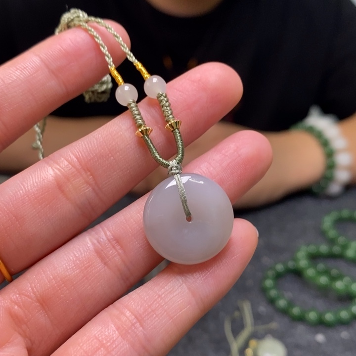 和田玉未镶嵌颈饰平安扣