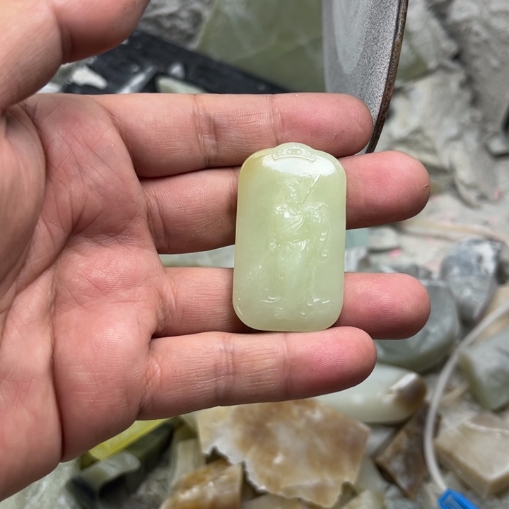 颈饰未镶嵌和田玉（糖玉）
