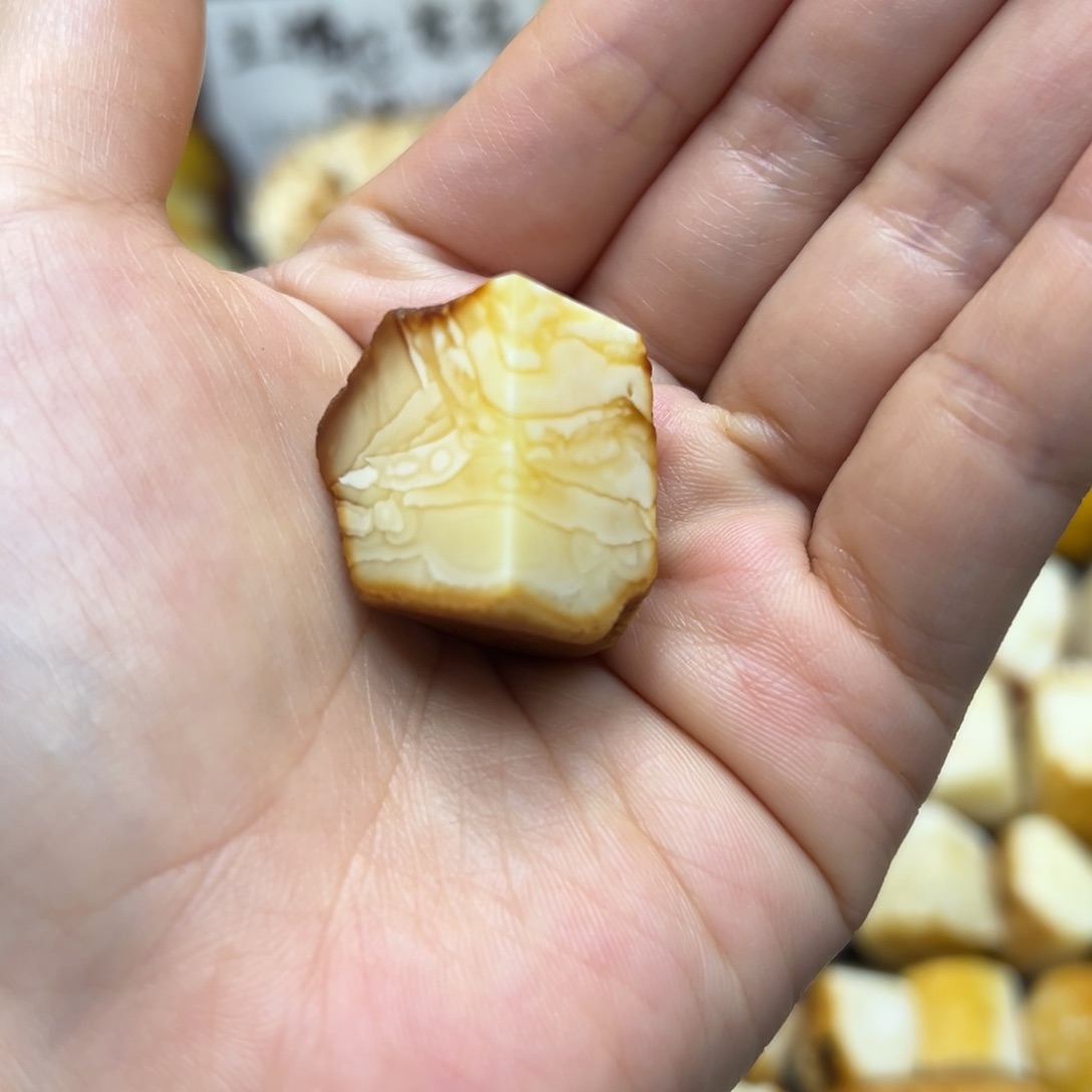 定制琥珀未镶嵌蜜蜡