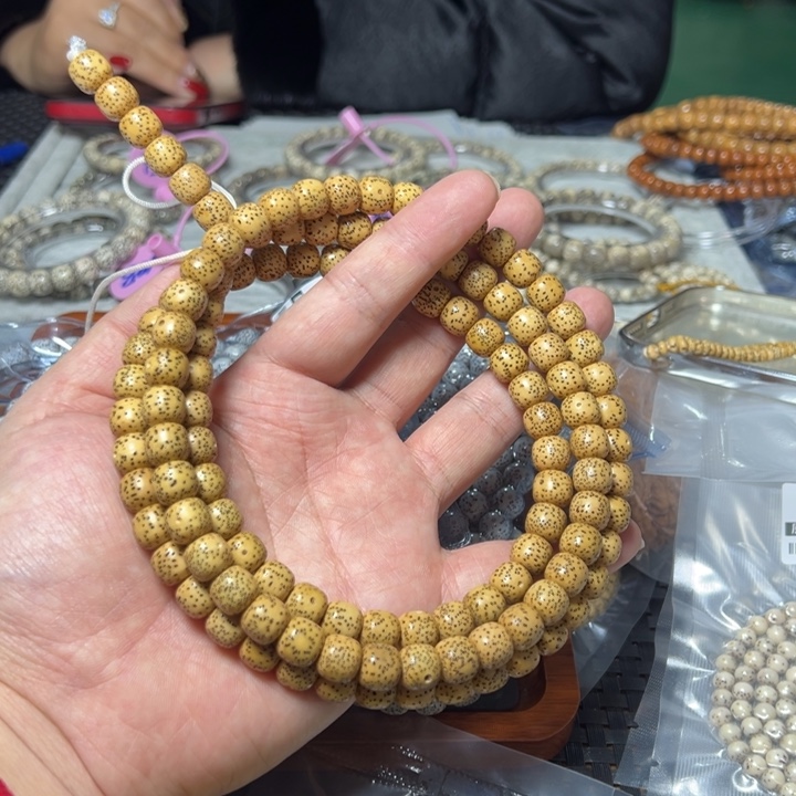 星月菩提手串鸡油黄10左右108颗