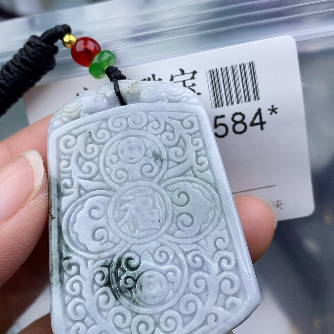 翡翠挂件未镶嵌翡翠