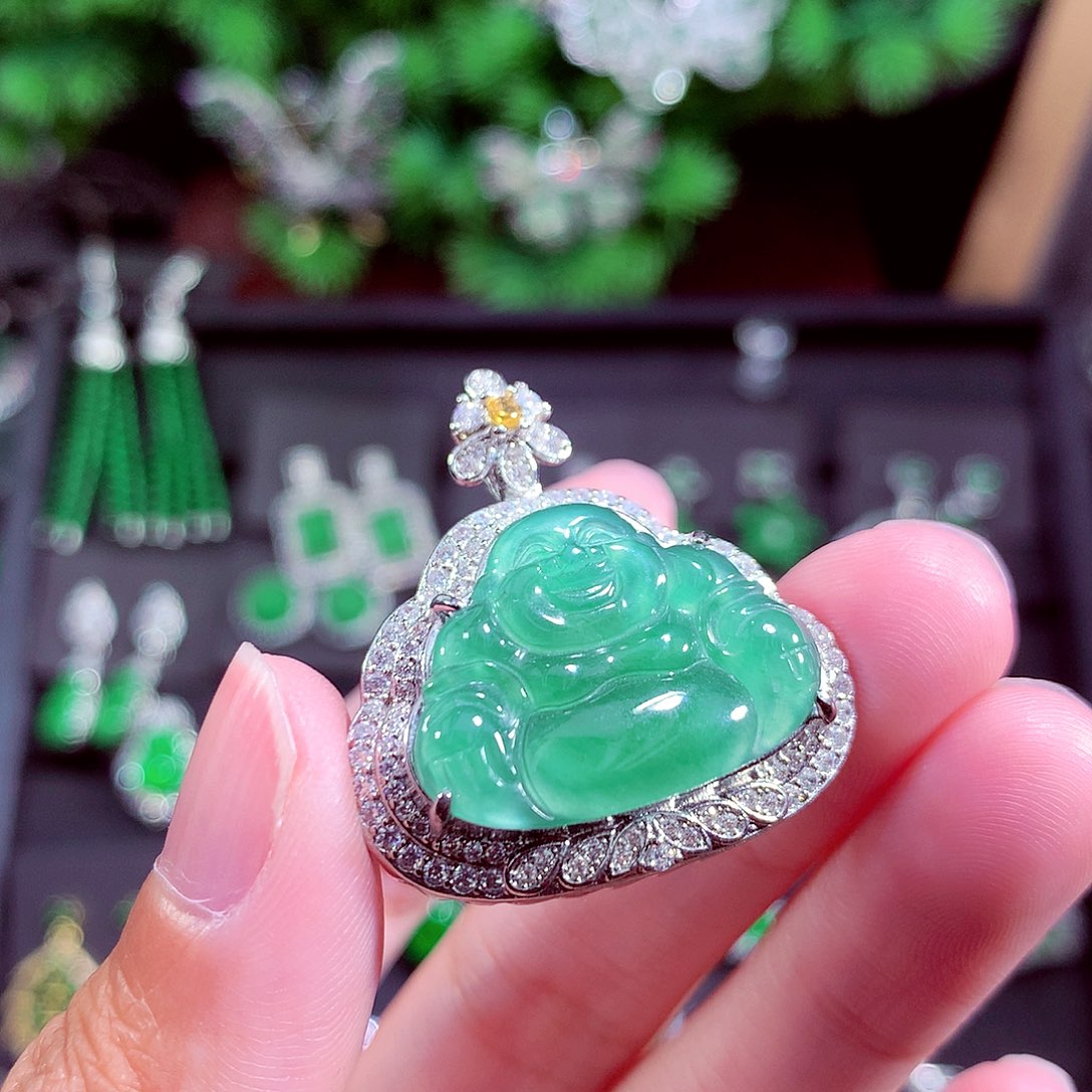 颈饰未镶嵌翡翠天然