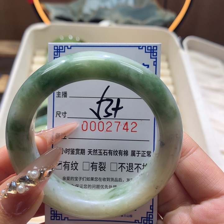 ****鲤蛇纹石玉未镶嵌手镯