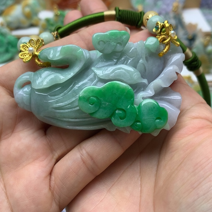 翡翠颈饰未镶嵌翡翠